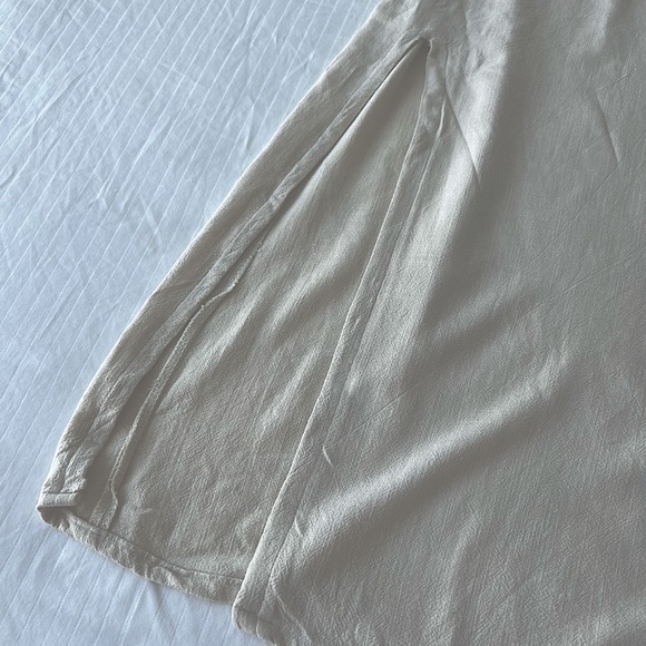 Midi dress with slit - Picture 2 of 3